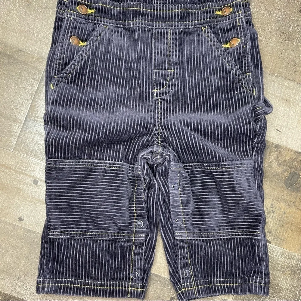 Y2K Gymboree Corduroy Overalls size 6-12 months